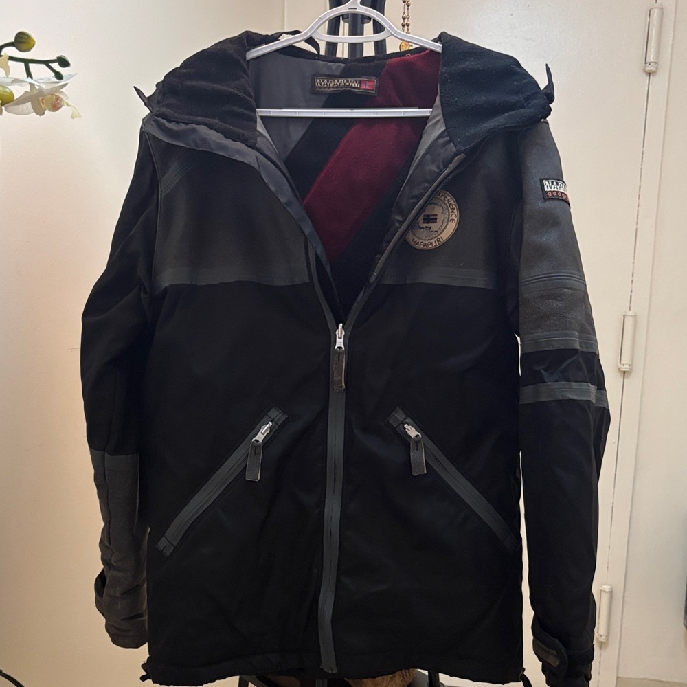 Napapijri Black and Gray Ski Jacket Size L - Picture 7 of 16